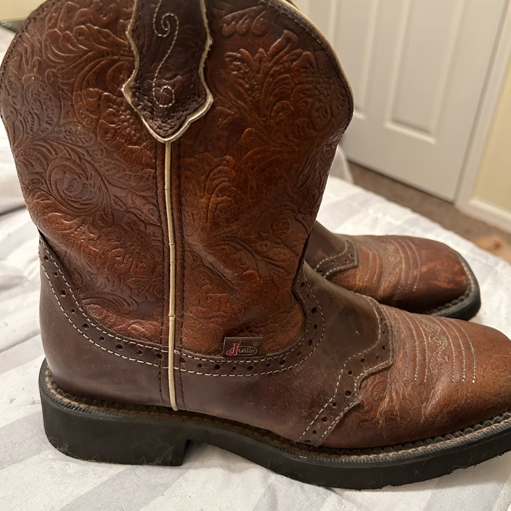 Justin Gypsy Women’s Boots size 8.5B